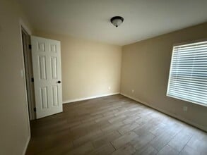 303 E Eisenhower Ave in Alton, TX - Building Photo - Building Photo