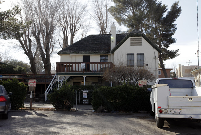 301 E Fredricks St in Barstow, CA - Foto de edificio - Building Photo