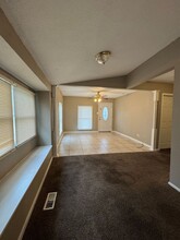 607 N Hocker Ave in Independence, MO - Foto de edificio - Building Photo