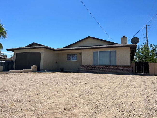 700 Starlight St in Barstow, CA - Building Photo - Building Photo