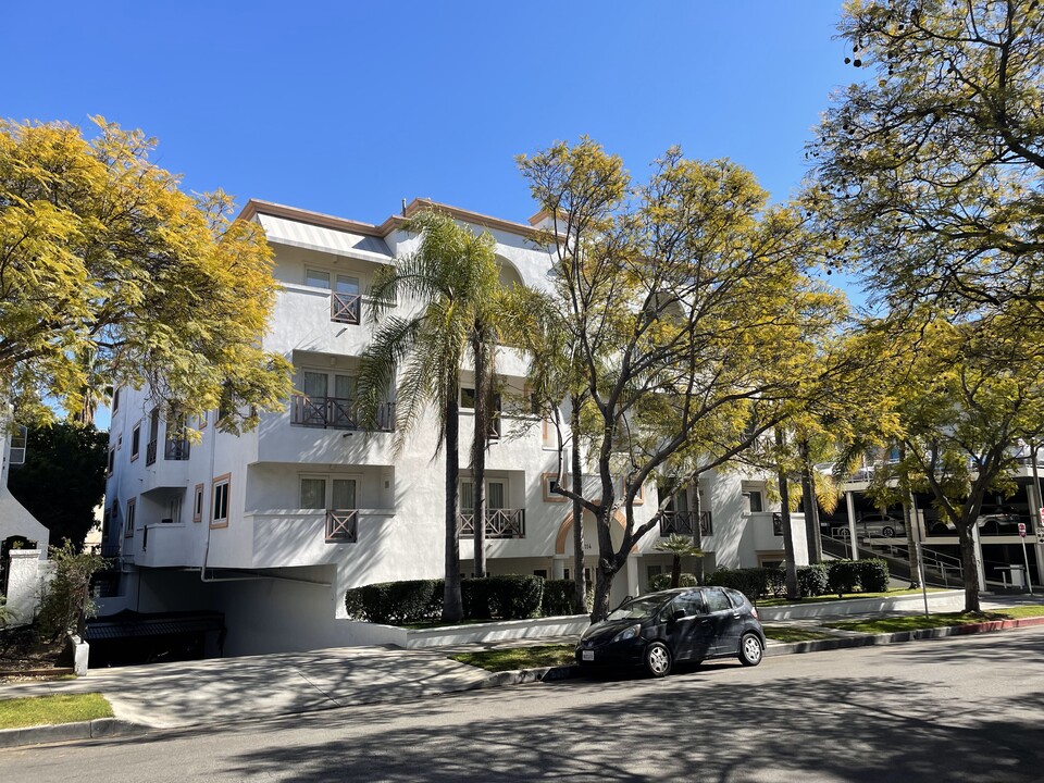 114 N La Peer Dr in Beverly Hills, CA - Building Photo