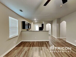 14205 Open Range Dr in Dallas, TX - Building Photo - Building Photo