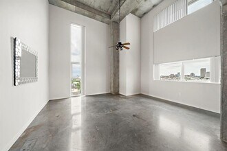 2000 Bagby St in Houston, TX - Building Photo - Building Photo