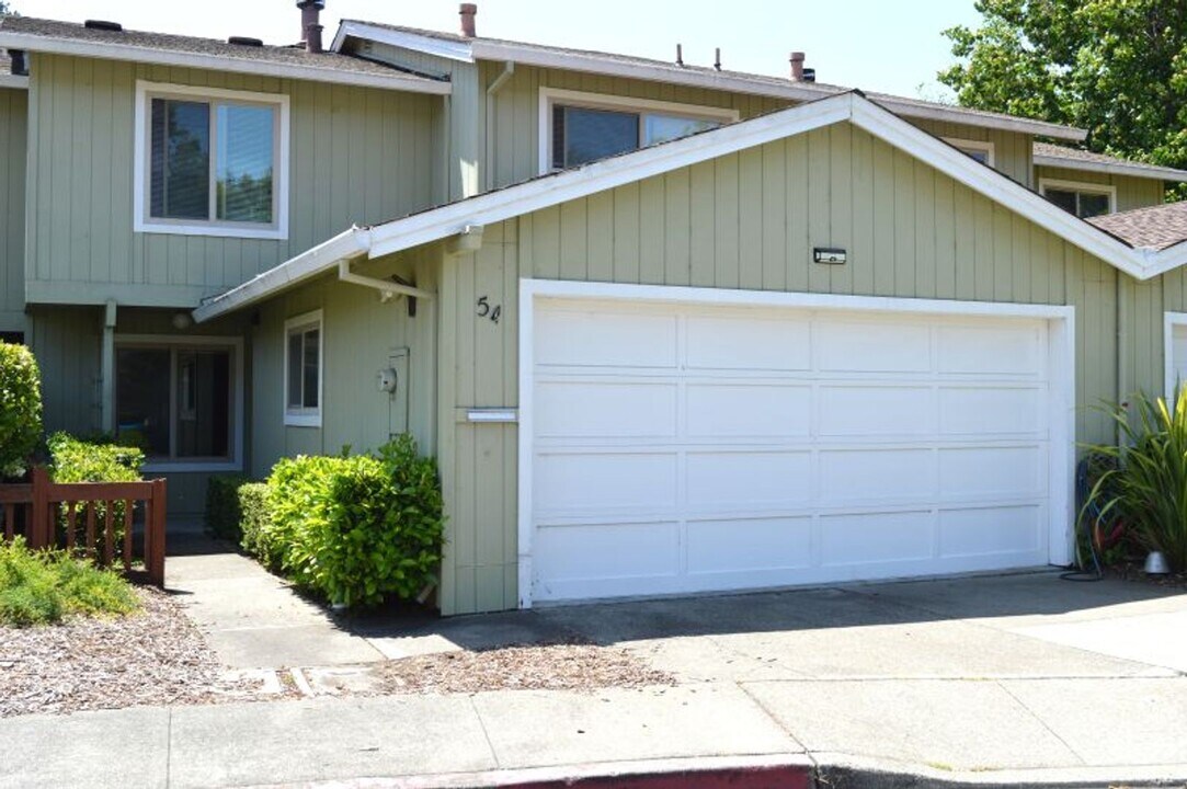 54 Salvatore Dr in Novato, CA - Building Photo