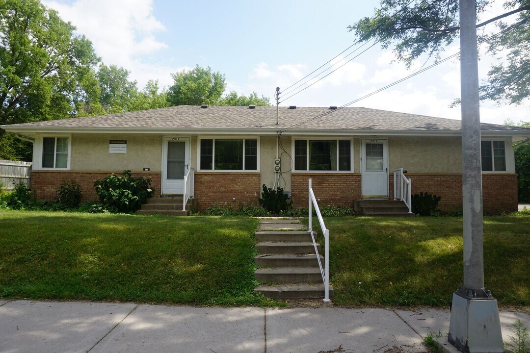 2310 Como Ave SE in Minneapolis, MN - Building Photo