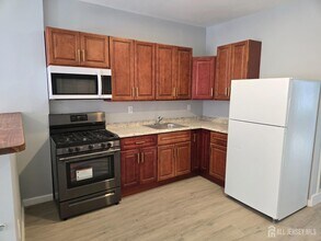 282 Summit Ave-Unit -1 & 2 in Jersey City, NJ - Building Photo - Building Photo