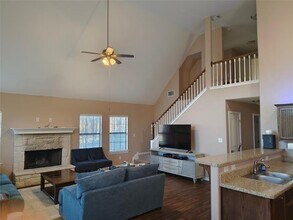 100 E Bluebonnet Dr in Cresson, TX - Building Photo - Building Photo