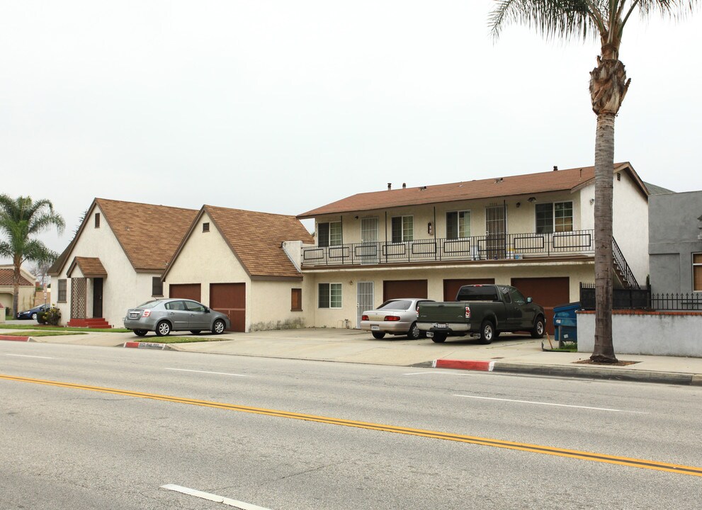 9948 Flower St in Bellflower, CA - Foto de edificio