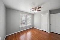 202 Sylvester Rd photo'