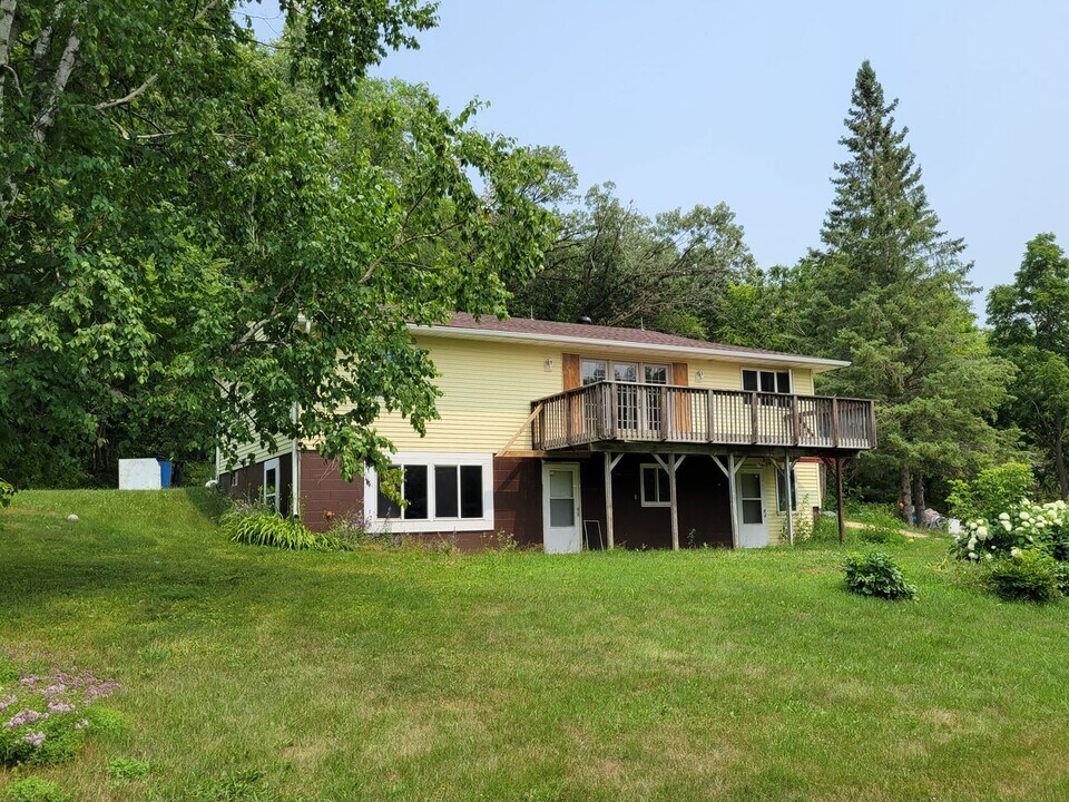 134 Paulson Rd in River Falls, WI - Building Photo