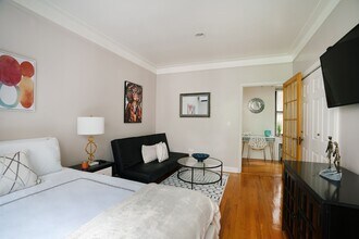 210 W 17th St in New York, NY - Building Photo - Building Photo