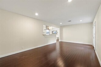 6706 Kingsbury Dr in Dallas, TX - Building Photo - Building Photo