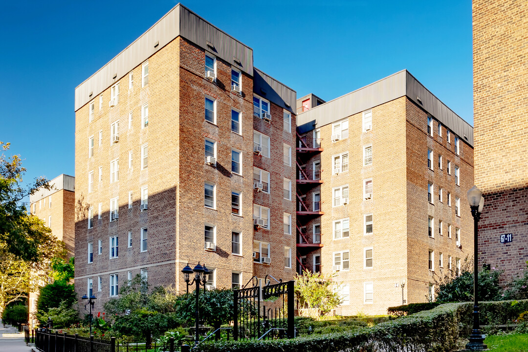 6707 Yellowstone Blvd in Forest Hills, NY - Building Photo