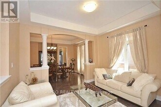 5193 Adobe Ct in Mississauga, ON - Building Photo - Building Photo