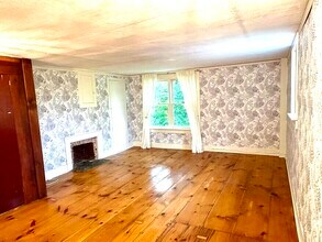 61 Chesterfield Rd in Westhampton, MA - Foto de edificio - Building Photo