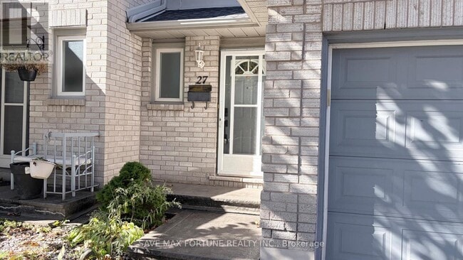 property at 1 Royalwood Ct