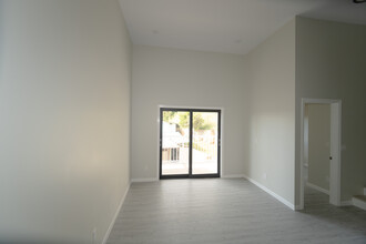 99-806 Aliipoe Dr, Unit Front 3 in Aiea, HI - Building Photo - Building Photo