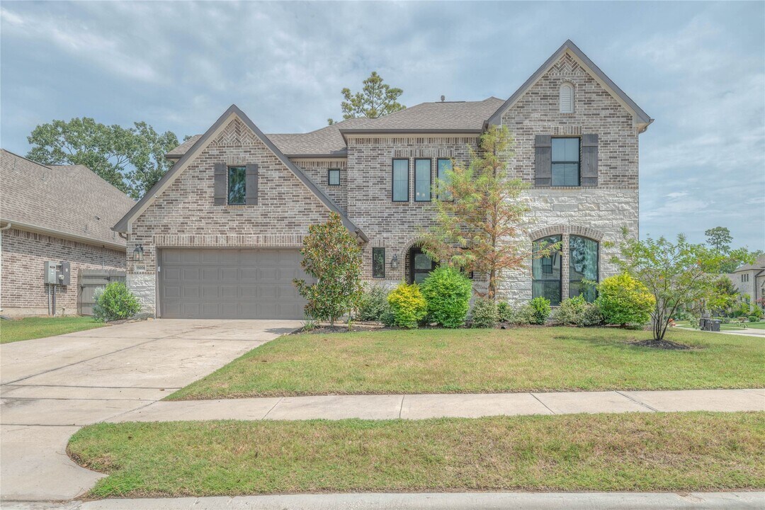 15006 La Strada Dr in Conroe, TX - Building Photo
