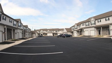 Stone Gate Village in Camp Hill, PA - Foto de edificio - Building Photo