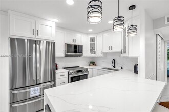 3042 Harwood D in Deerfield Beach, FL - Building Photo - Building Photo