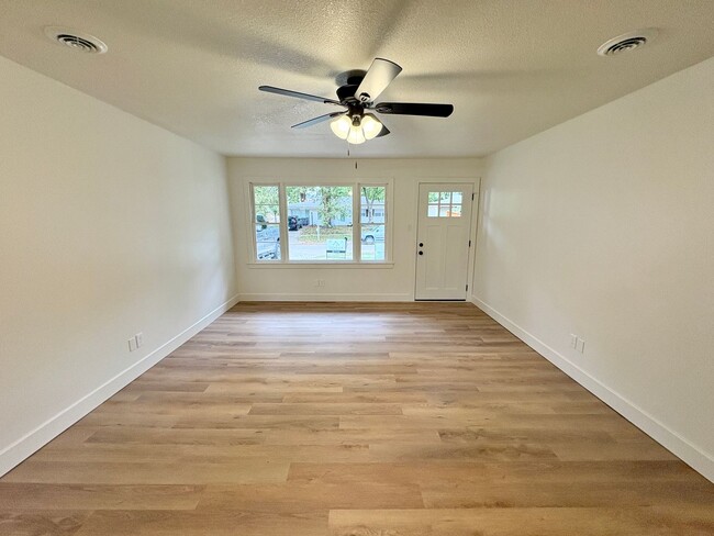 2425 Himes Rd in Manhattan, KS - Building Photo - Building Photo
