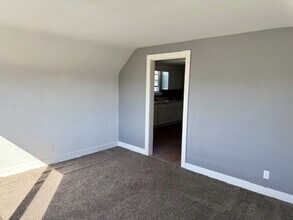 81 Roberts Ave, Unit Upper in Buffalo, NY - Building Photo - Building Photo