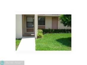 8433 Forest Hills Dr in Coral Springs, FL - Foto de edificio - Building Photo