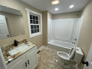 5214 Summit Ave in Greensboro, NC - Building Photo - Building Photo