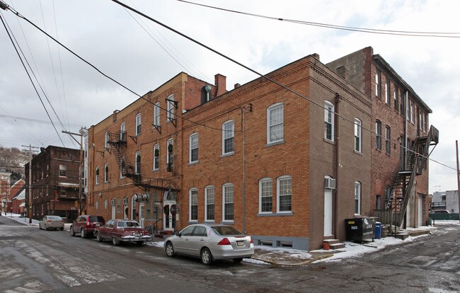 500 Monongahela Ave in Glassport, PA - Foto de edificio - Building Photo