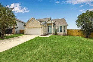 124 Lago Grande Dr in Kyle, TX - Building Photo