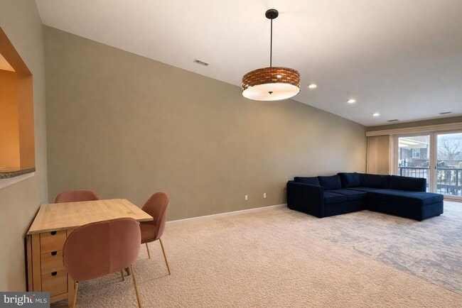 20575 Snowshoe Square in Ashburn, VA - Building Photo - Building Photo