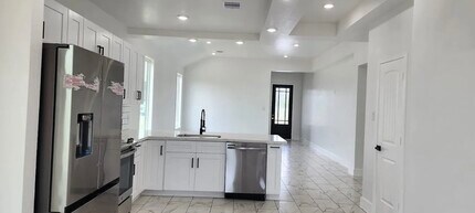 194 Rd 5506 in Cleveland, TX - Building Photo - Building Photo