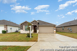 392 Pebble Bend in Canyon Lake, TX - Building Photo - Building Photo