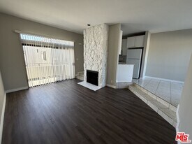 18630 Burbank Blvd in Los Angeles, CA - Building Photo