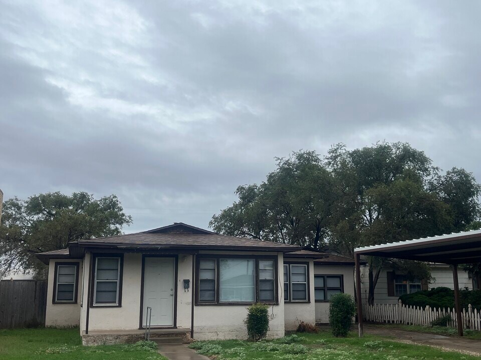410 11th St in Levelland, TX - Foto de edificio