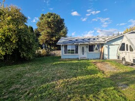 17917 Bennett Rd in Mount Vernon, WA - Building Photo