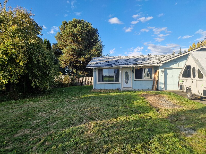 17917 Bennett Rd in Mount Vernon, WA - Foto de edificio