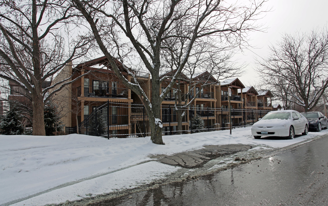 Plaza Hill Apartments in Kansas City, MO - Building Photo