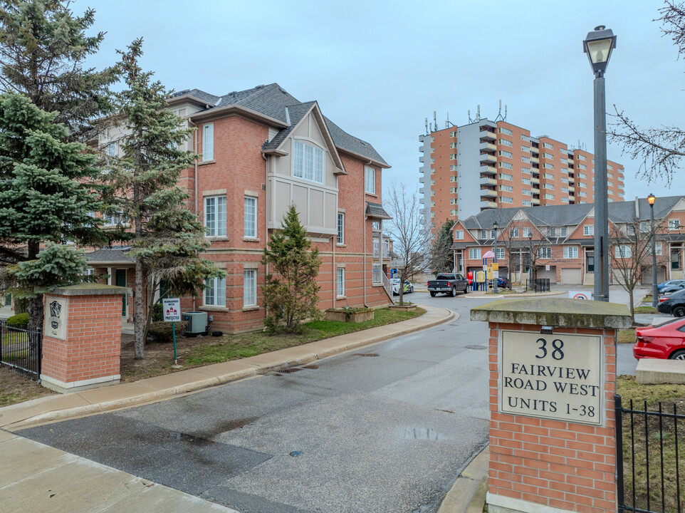 Fairfield Village in Mississauga, ON - Building Photo