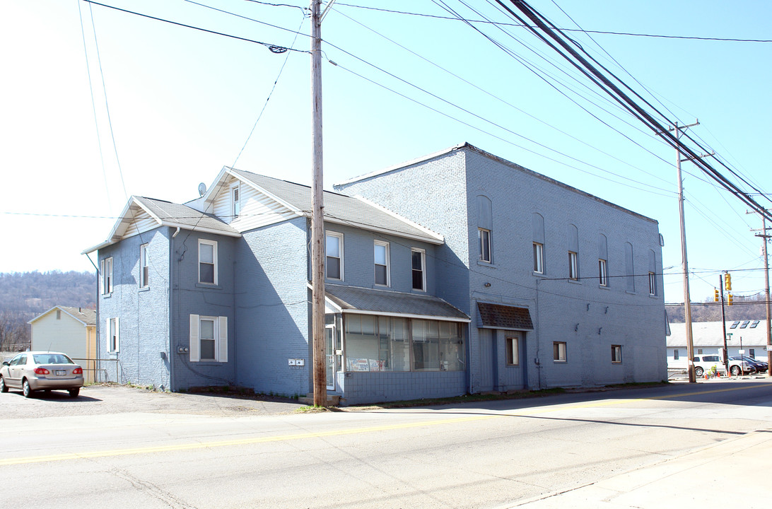 1100 Pittsburgh St in Springdale, PA - Building Photo