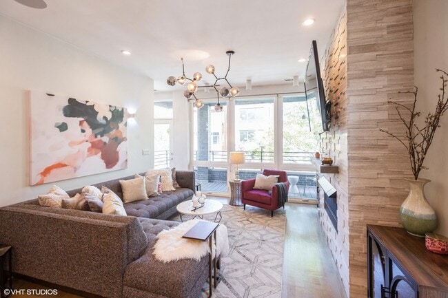 1543 W Augusta Blvd in Chicago, IL - Building Photo - Building Photo