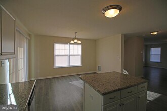 923 Admiral's Quay Dr in Mechanicsburg, PA - Building Photo - Building Photo