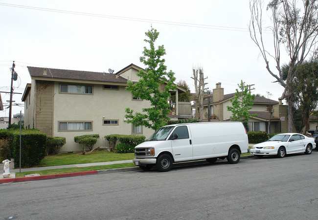 810 Center St in Costa Mesa, CA - Building Photo - Building Photo