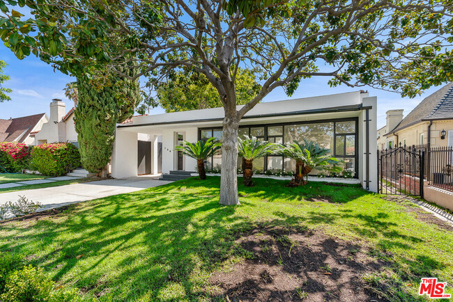 130 Le Doux Rd in Beverly Hills, CA - Building Photo - Building Photo
