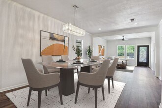 140 E Dullnig Ct in San Antonio, TX - Building Photo - Building Photo