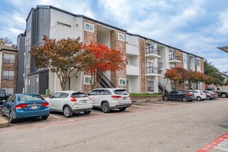 Wyndham on the Creek in Dallas, TX - Foto de edificio - Building Photo