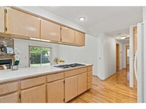 8265 SW Ashford St in Tigard, OR - Building Photo - Building Photo