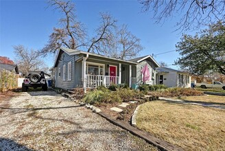 1306 W St Johns Ave in Austin, TX - Building Photo - Building Photo