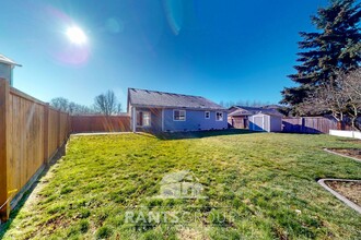 16125 Prairie Creek Loop SE in Yelm, WA - Building Photo - Building Photo