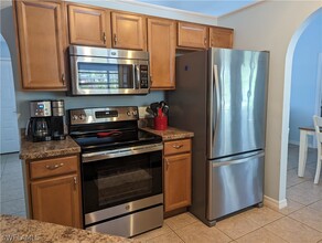 2535 SW 28th Pl in Cape Coral, FL - Building Photo - Building Photo